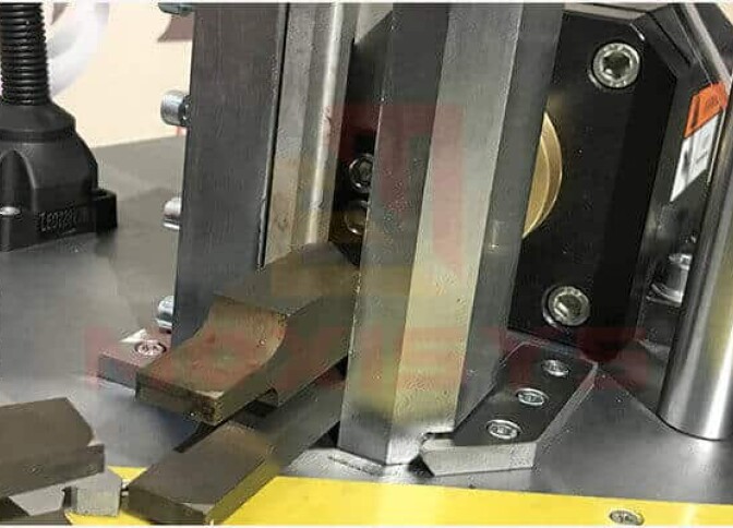 Single Head Corner Crimping Machine 160D Details 3