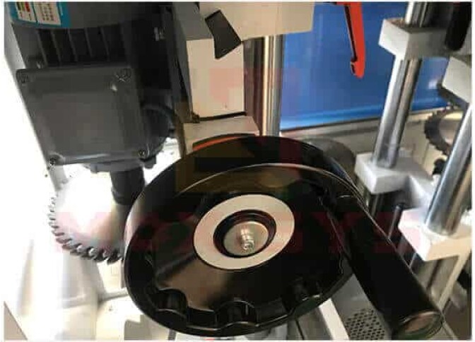 Automatic End Milling Machine Table Move Details 3