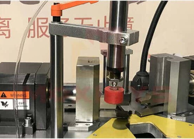 Single Head Corner Crimping Machine 160D Details 2